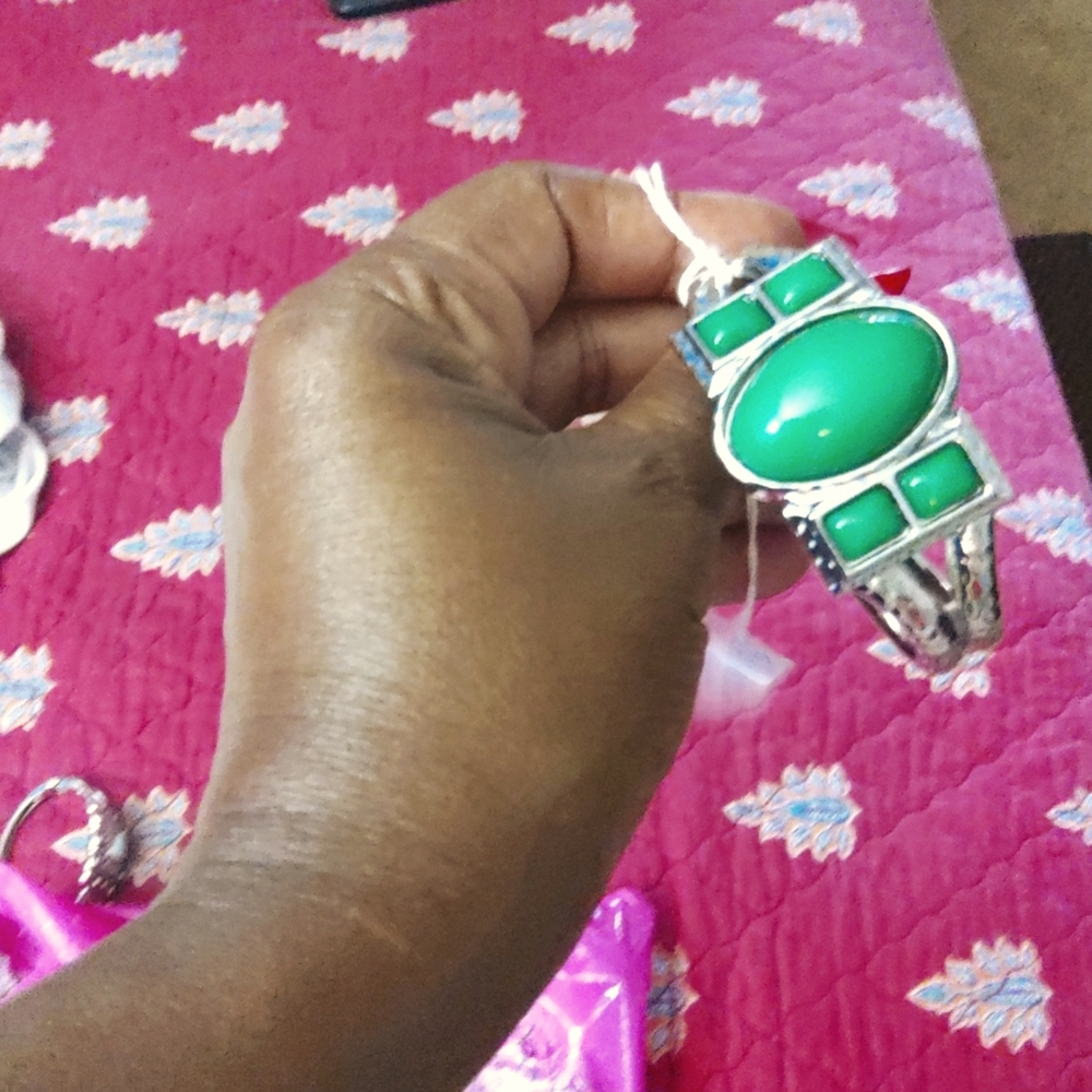 🌿Silver & Green bracelet NWOT